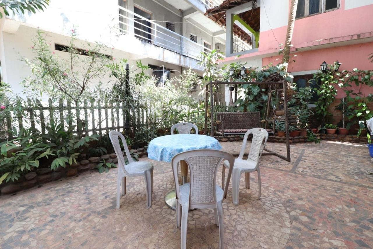Mama Mids Home Morjim Exterior photo