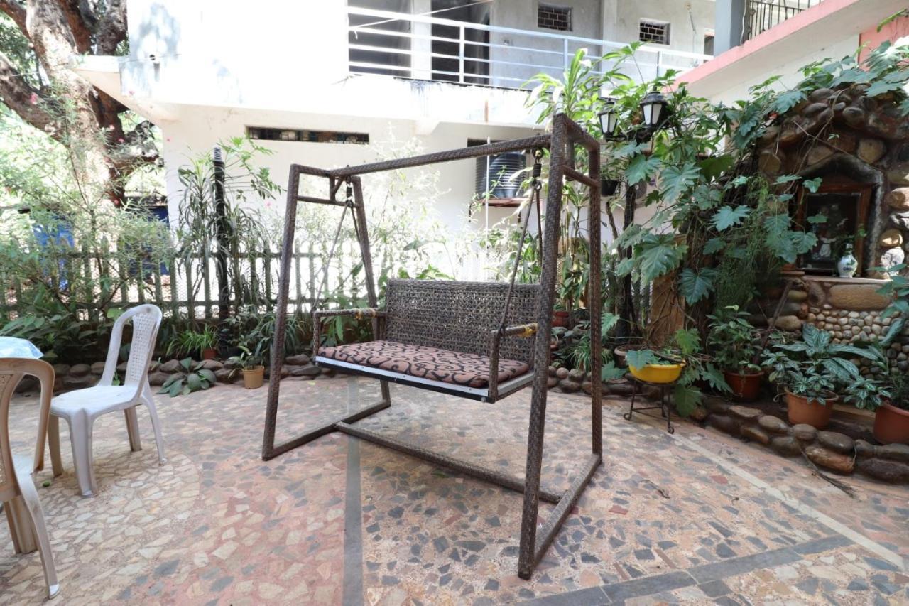 Mama Mids Home Morjim Exterior photo