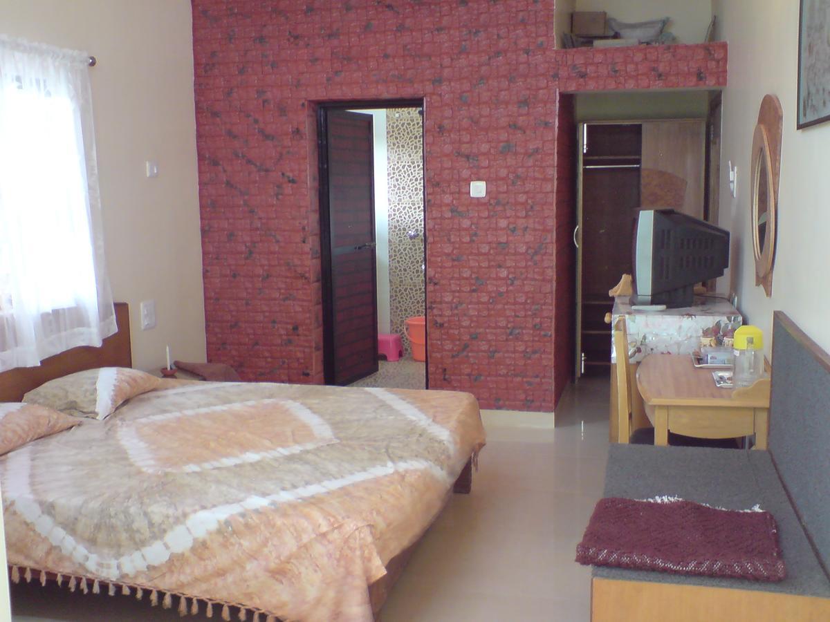 Mama Mids Home Morjim Exterior photo