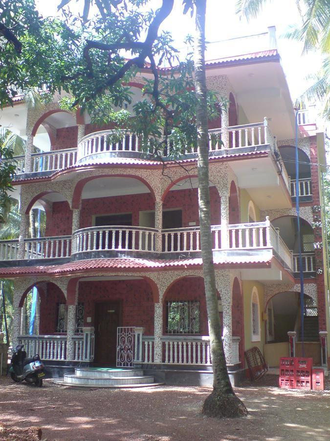 Mama Mids Home Morjim Exterior photo